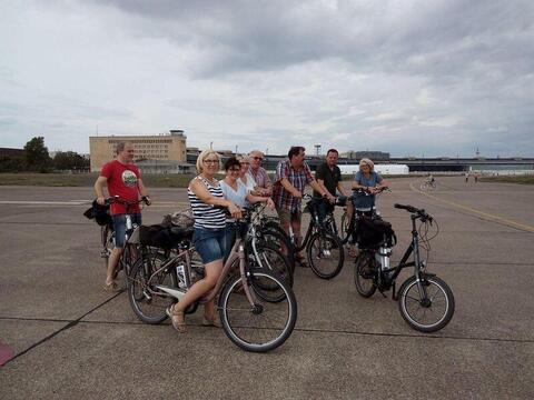 auf dem Tempelhofer Flugfeld auf dem Tempelhofer Flugfeld